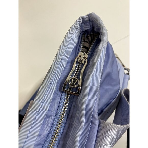 Lululemon Lavender Women's Gym Bag Large 18" FLAWED READ - Picture 9 of 12